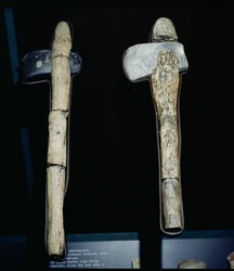 Steinøkser, forhistorisk (stein og tre)